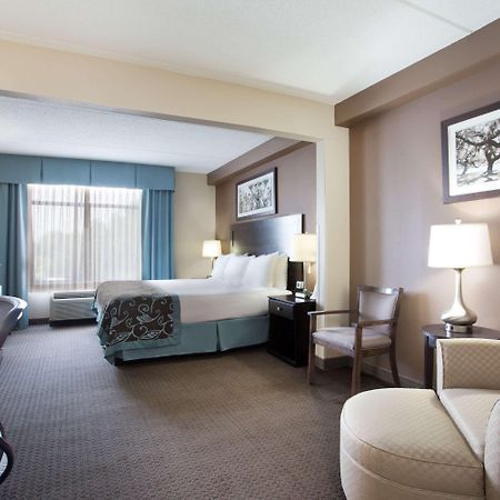 Wingate By Wyndham Garner/Raleigh South Hotel Bagian luar foto