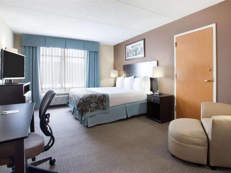 Wingate By Wyndham Garner/Raleigh South Hotel Bagian luar foto