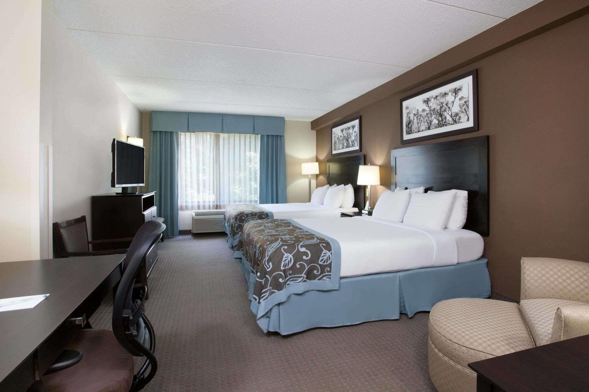 Wingate By Wyndham Garner/Raleigh South Hotel Bagian luar foto