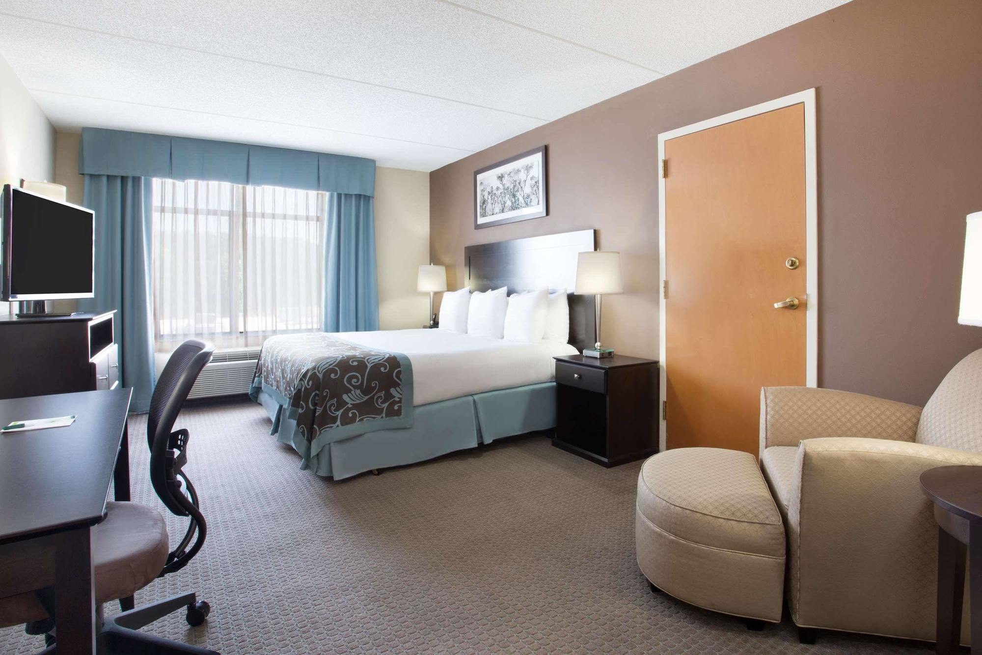 Wingate By Wyndham Garner/Raleigh South Hotel Bagian luar foto